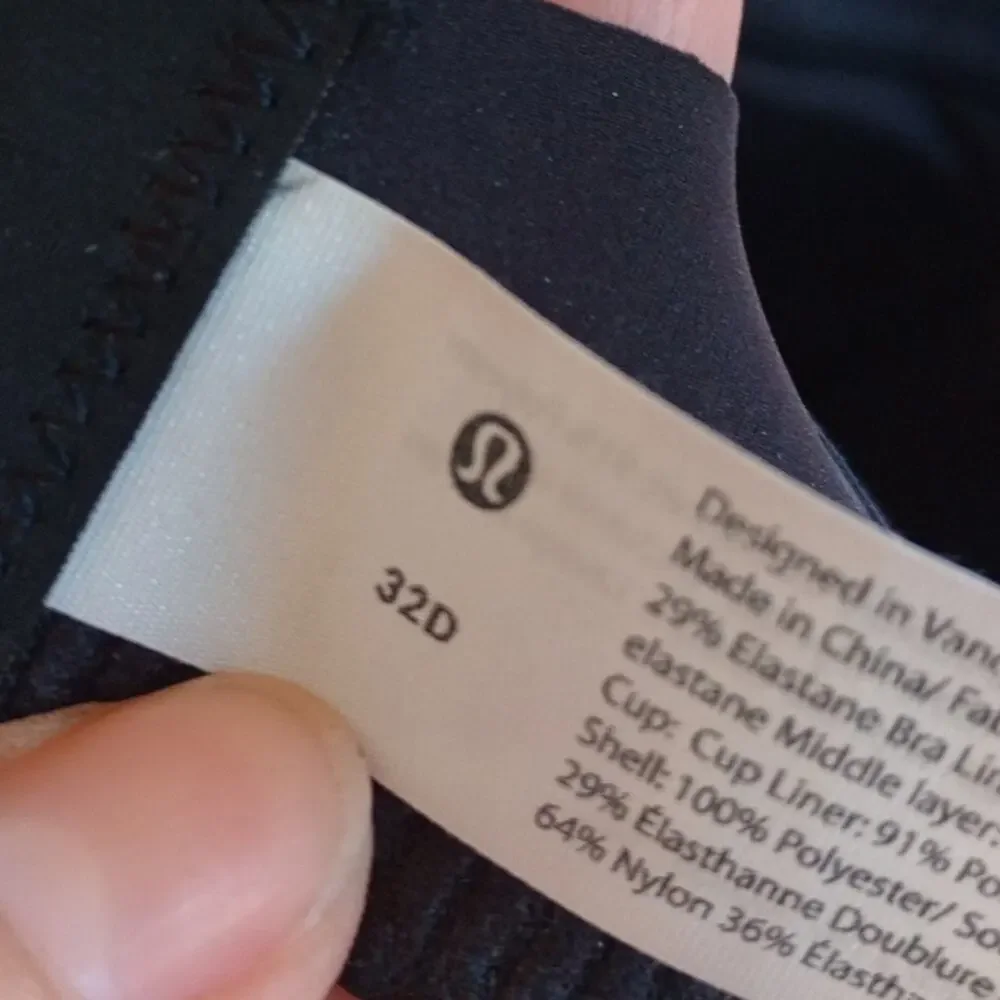 Lululemon adjustable Athletic Activewear Sports Bra Black hook and eye Size 32D